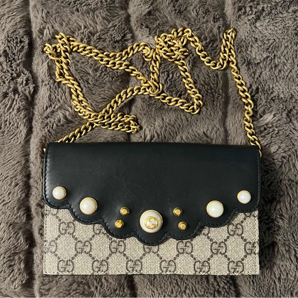 GUCCI Supreme Monogram Mini Peony Pearly Wallet on Chain